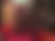 De látex e meia-calça preta transparente.