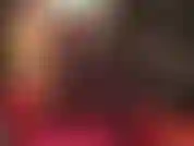 De látex e meia-calça preta transparente.