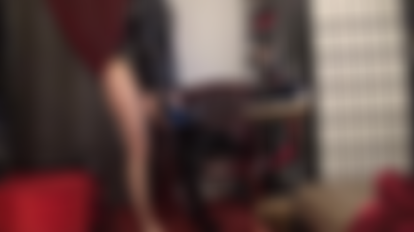 De pvc preto brilhante e uma cinta-liga enorme e grossa que precisa de uma boa chupada sua.