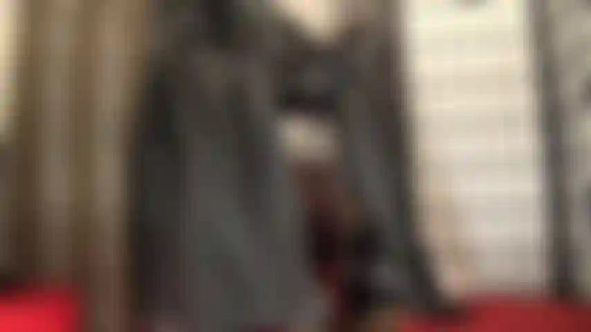 Sedução pelo couro, adoração por botas - sua deusa do couro se entrega ao seu fetiche por belas botas de couro de salto alto. Deixe-se intoxicar pelo cheiro delas e pela sensação em suas mãos e lábios.