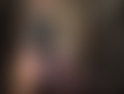 Usando um body preto brilhante de pvc com um bbc enorme. Minhas cintas não são grandes o suficiente para seus buracos famintos de vadia. A senhora te alimenta com seu grande pau preto.