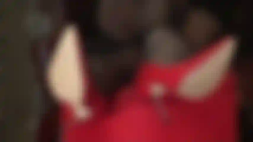 Uso salto alto e dominação dos pés - você ficaria quieto aos pés da senhora vivian enquanto ela os apoia em um banquinho, ou você preferiria ser o banquinho dela?