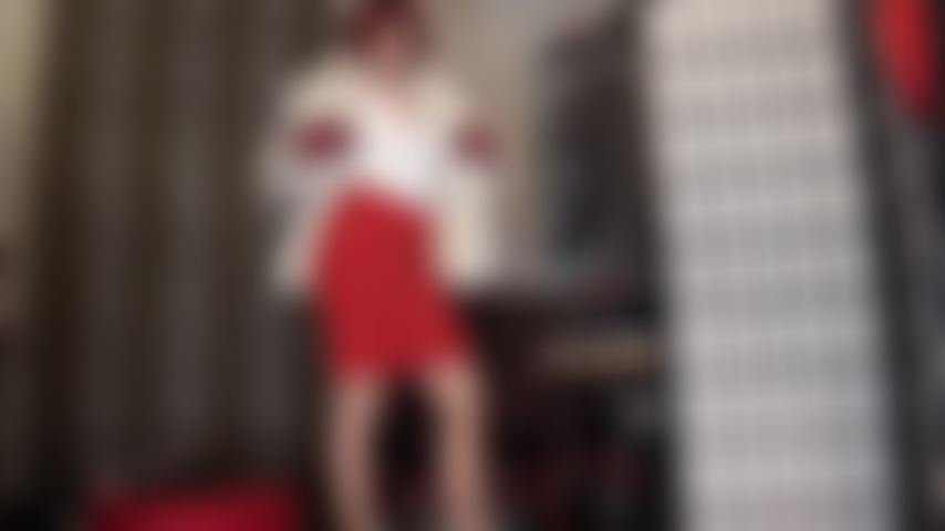 Brincadeira de maricas, adoração ao corpo - minha linda maricas adora meias-calças brilhantes, meias-calças, calcinhas cinta-liga e sutiãs e bustiês de renda lindos. A senhora provoca com seus maravilhosos atributos, incluindo um decote e uma protuberância peniana, aos quais nenhuma maricas será capaz de resistir.