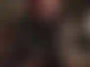 Adoro saltos altos e meias-calças com costuras sensuais.