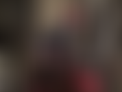 Presa pela sua amante vestida com pvc brilhante e botas de cano alto. Uma grande e grossa mulher não será suficiente para o seu cuzinho faminto, então a amante te fode com duas.