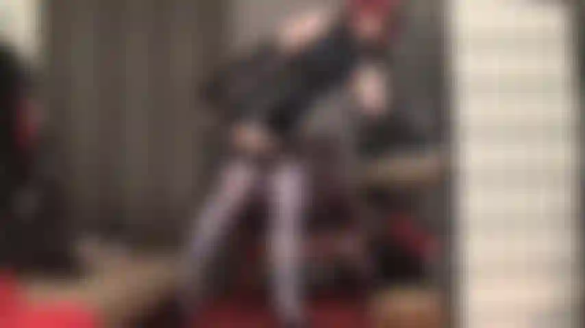 Meias azuis e dominação com cinta-liga - tão sensual quanto começou... Vai ser difícil. A senhora precisa cuidar do seu pau. Sua boca de vagabunda é perfeita.