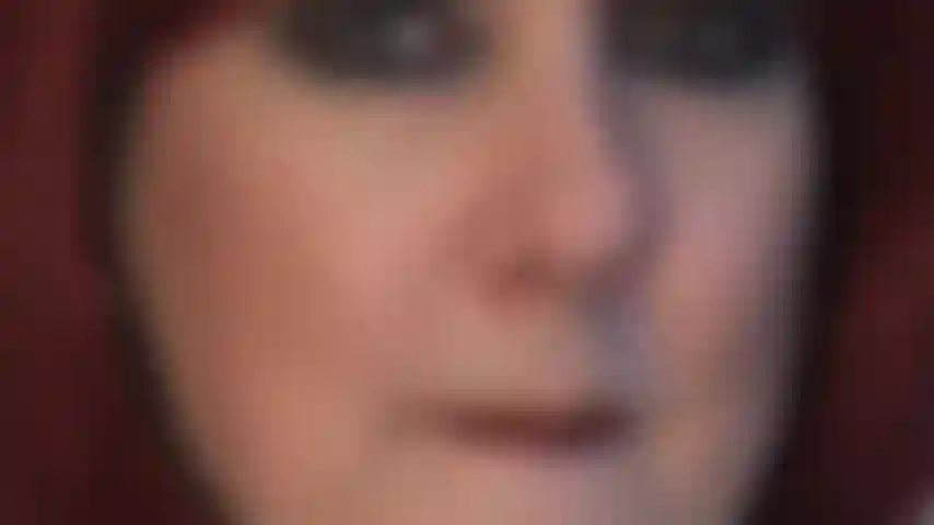 Beije a bbc - lábios brilhantes de batom provocam e tentam você a ser o chupador de pau da sua amante.