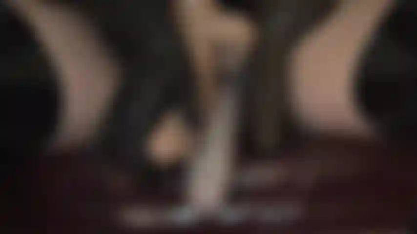 Quanto mais paus minha puta tiver, mais feliz ela ficará. Esses paus enormes estão sendo feitos para parecerem ainda mais saborosos e deslizarem facilmente pela garganta da sua puta, com seu delicioso cuspe adicionado a cada um deles.