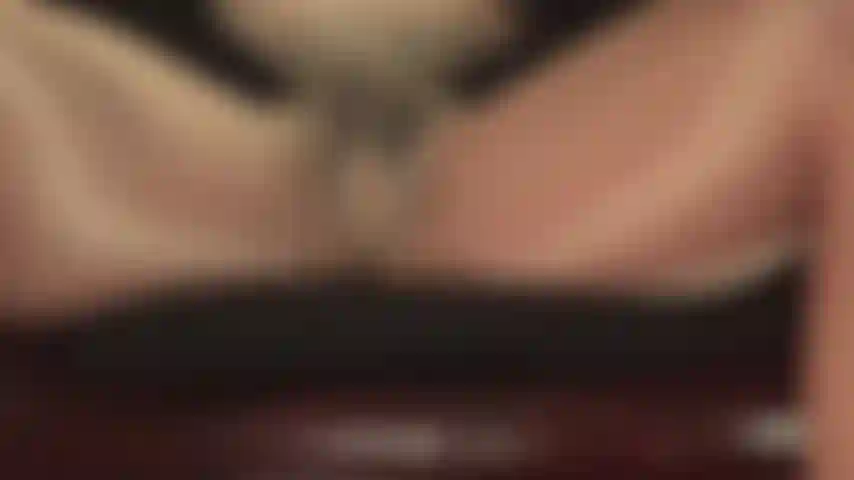 Findom - presa entre coxas de meia-calça extra brilhante... Eu sei onde você gostaria que sua cabeça estivesse, bem entre minhas coxas cobertas de náilon... Inalando profundamente. Você paga caro por esse privilégio.