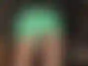 A senhora vivian deixa seu pau dolorido completamente louco com esta minissaia de látex verde menta.