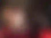 A senhora vivian está vestida com uma roupa sexy e curta, corpete de renda, luvas, meia-calça brilhante e meias de renda, acariciando seus 20 centímetros de pau. Dominação com cinta-liga, femdom, adoração.