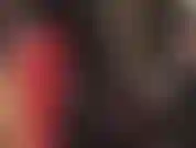 Fetiche por látex — mais camadas de látex, punheta com luvas, adoração a bundas, saia por cima com uma tanga de borracha minúscula que quase não deixa espaço para a imaginação... Meu deus! A senhora vai te deixar pingando!