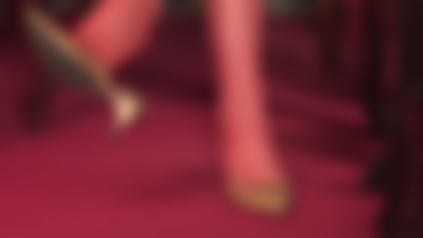 Se você curte andar de um lado para o outro e brincar com sapatos com lindas mules de couro de salto baixo, então isso é para você! Meias vermelhas, fetiche por pés, pés.