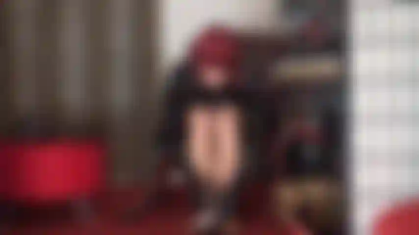 Punheta com os pés de meia-calça e vibrador dentro do salto alto - se você também pudesse enfiar o pau da sua escrava em um dos saltos altos dela enquanto a deusa dos pés ordenha o esperma dele com suas solas e dedos quentes, e a quantidade certa de cuspe.