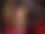 Parte 2/2 camadas de meia-calça e meias brilhantes, adicionando uma saia curta e quente de látex preto brilhante e sapatos brancos sensuais... Provocando seu pau latejante entre essas coxas de náilon brilhantes e saia.