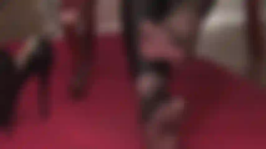 Adoro meias-calças reforçadas - lindos dedos reforçados aparecem por trás de leggings pretas de spandex, parecendo tão gostosos. Você quer cheirar e lamber meus pés.