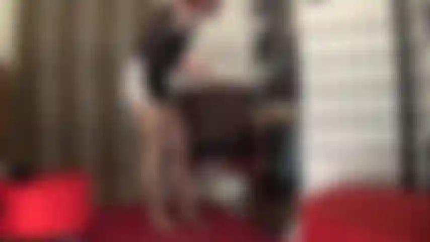 Meias de renda nude brilhantes sobre meia-calça brilhante. Uau!