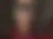 Adoro bunda, uso meia-calça extremamente brilhante, luvas e botas de pvc brilhantes, um ursinho de pelúcia com corrente e uso uma cinta-liga.