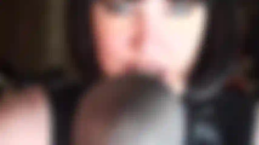 A senhora vivian será sua alimentadora de rolas hoje. Rolas de todos os lados, é nisso que você vai se meter, curvada e com a boca bem aberta, você vai agradar cada um deles.