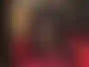 A deusa balançando provoca com seus dedos habilidosos segurando aquele sapato peeptoe sexy em meia-calça preta.