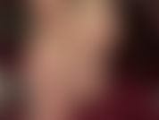 Fetiche por pés - adoro os pés sensuais e brilhantes da minha amante, de meia-calça nude. Com solas e dedos brilhantes e saborosos balançando bem na sua frente. Você quase consegue sentir o gosto e o cheiro deles.