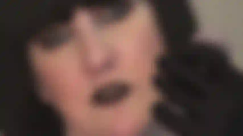 A senhora exige que você chupe esse pau. Coloque a língua para fora, beba meu cuspe da cabeça e engula todo o eixo como a vagabunda que você é.