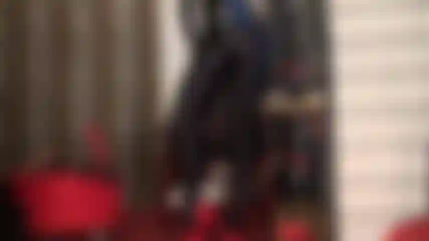 Tenho fetiche por lycra - meias-calças de spandex em preto brilhante farão seu sangue bombear rapidamente.