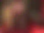 Dominação sensual com strapon em lingerie - a amante acaricia seu strapon preto de 8 polegadas, vestida com uma lingerie vermelha sexy... Sutiã, calcinha com luvas longas e sedosas, meias de renda e camadas de meia-calça.