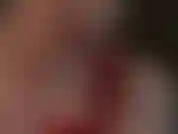 Provocando seu pau de escravo com luvas de látex molhadas e escorregadias e cuspe.