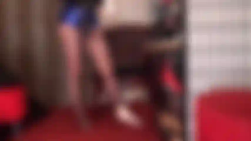 Punheta de meia - nada te excita mais do que uma meia fedorenta de mulher para se masturbar. Coloco uma meia suja no seu pau e bato uma.