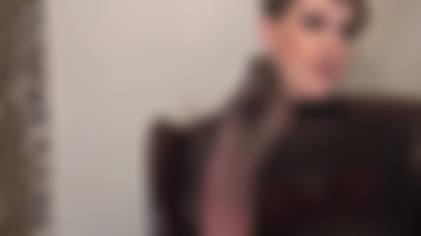 Adoro pés com sola de meia-calça preta transparente - quando as botas de couro são tiradas, as solas de náilon perfumadas são reveladas...