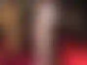 Uso lingerie branca transparente e meias de renda.