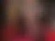 Essas pernas e pés em meias-calças transparentes são sua maior fraqueza. Aproveite essa provocação sexy e sensual com meias e ligas.