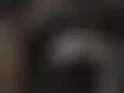 A senhora vivian provoca com sua bunda sexy em jeans apertados de pvc brilhante. Ah sim!