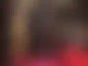 Com fetiche por jeans de pvc - a amante fica deslumbrante com um par de jeans justos de vinil brilhante e um body de náilon transparente.