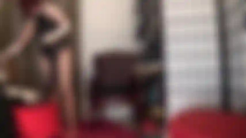 A senhora vivian te alimenta com uma meia de náilon coberta de bbc. Chupe bem gostoso, minha puta, enquanto sua senhora strapon enfia na sua garganta.