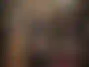 Amante de couro com uma grande cinta-liga branca - por baixo desta linda saia longa de couro e casaco está um dos meus paus que você deve agradar com sua linda boquinha de viadinho chupador de pau.