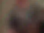 A amante do couro enfia sua grande cinta-liga branca stryker na sua boca safada.