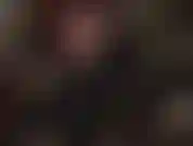 Tenho fetiche por borracha e saltos altos extremos - aproveito uma punheta com luvas de látex até você gozar em cima dos meus saltos altos prateados.