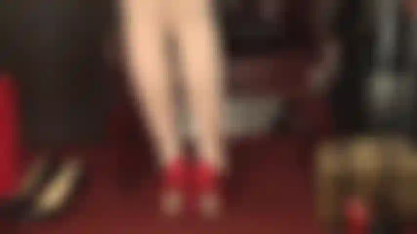 Sons uretrais com o som do salto de aço da minha amante, divertido? Encha seu pau para mim enquanto admira essas maravilhosas meias-calças vintage brancas e sedosas sobrepostas a uma meia-calça superbrilhante.