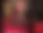 A senhora acaricia seu pau em suas lindas e longas pernas de náilon.