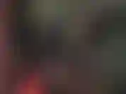 Fetiche extremo por látex - agente penitenciária de látex com capuz de borracha e chicote de montaria, provocando com bunda e decote. Você não vai resistir às minhas ordens!