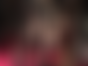 Cruzo pernas, uso meia-calça, provoco pernas, balanço, brinco com sapatos, fetiche por pés de náilon e esfrego vibrador com saltos e pés.