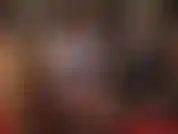 Uma provocadora de látex sexy, findom - você é um babaca de pau pequeno, um perdedor que não consegue ver curvas tão incríveis vestidas em borracha azul quente e apertada, a menos que pague muito dinheiro!!