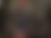 Látex e cuspe - vestindo minha sexy camisa preta de látex, deixando meu cuspe pingar nela.