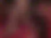 Provocando lentamente seu pau de escravo com meus pés macios e sedosos de meia preta e prendendo você entre minhas pernas cruzadas de náilon.