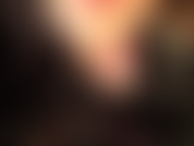 Fodida com força pela sua deusa de pvc. Essa roupa preta brilhante e fetichista te deixa louco, curvado para o meu grande pau preto. Sentindo meus seios em suas costas, deixando meu cuspe escorrer na sua boca aberta de escrava.