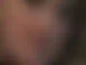 Luvas de látex, fetiche, provocação bucal. Língua, lábios, cuspe.