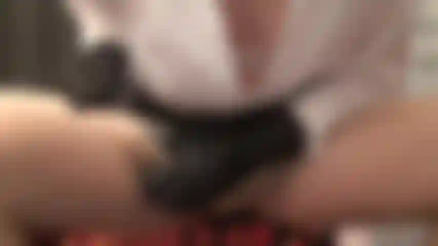 Acariciando seu grande e lindo pau venoso em uma meia-calça nude brilhante. Seu pau parece prestes a explodir e precisa da sua boca para se alimentar.