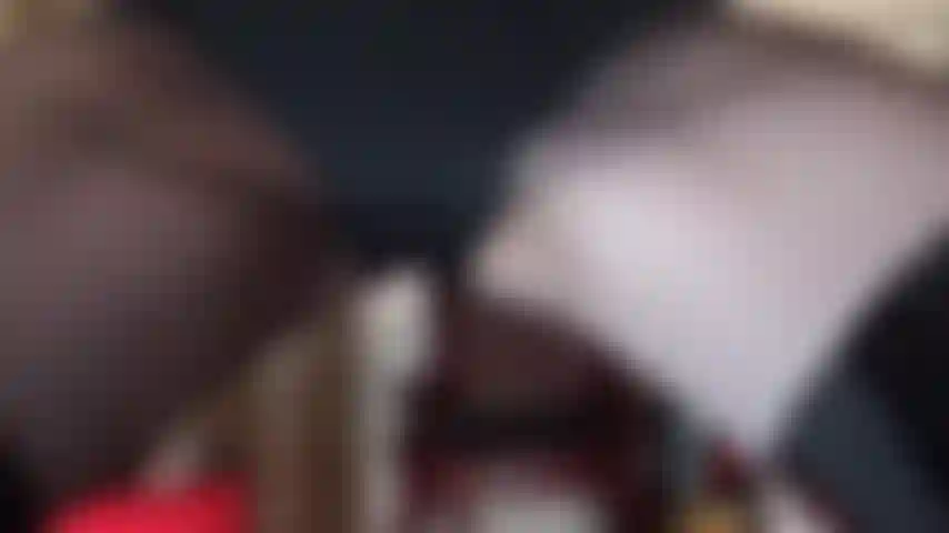 Fazendo facesitting - inale meu perfume. Respire longa e profundamente para inalar meu perfume inebriante.